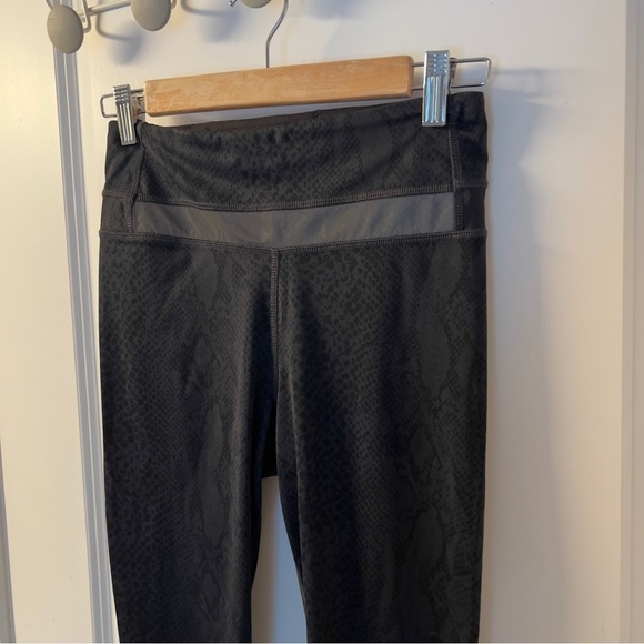 Lululemon Light Speed Tight *Full-On Luxtreme size 4 - Picture 10 of 16